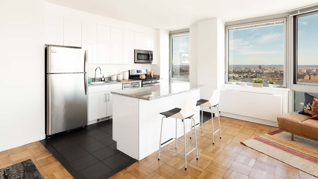 500 West 38th St - Photo 1