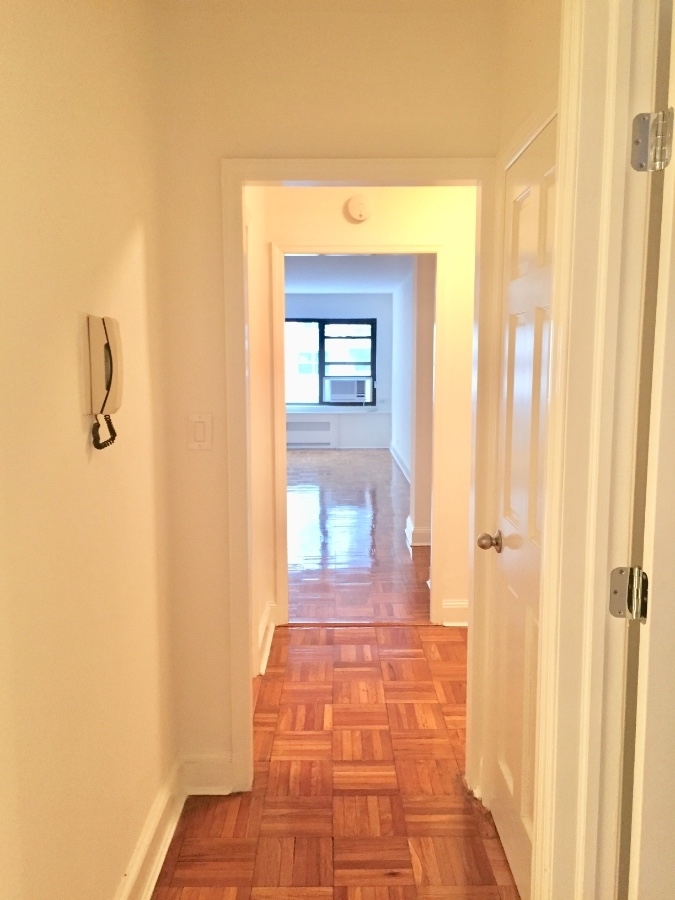 East 55th Street - Photo 1