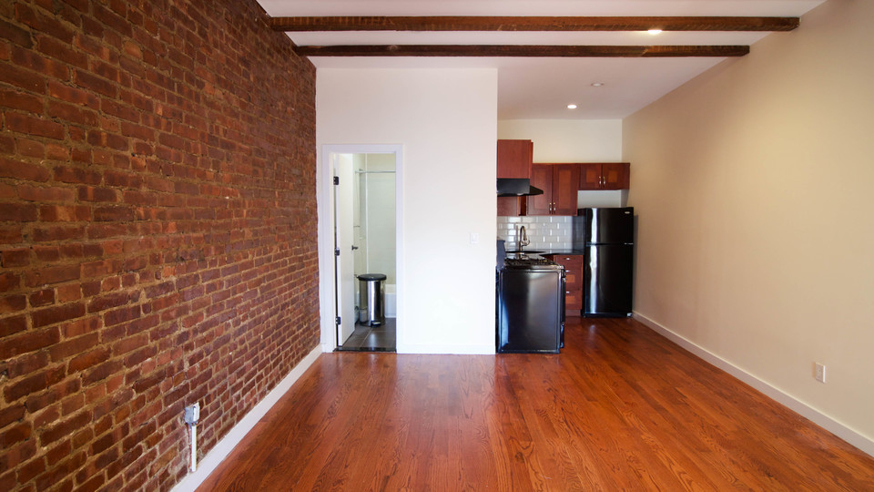 1433 Bedford Ave - Photo 3