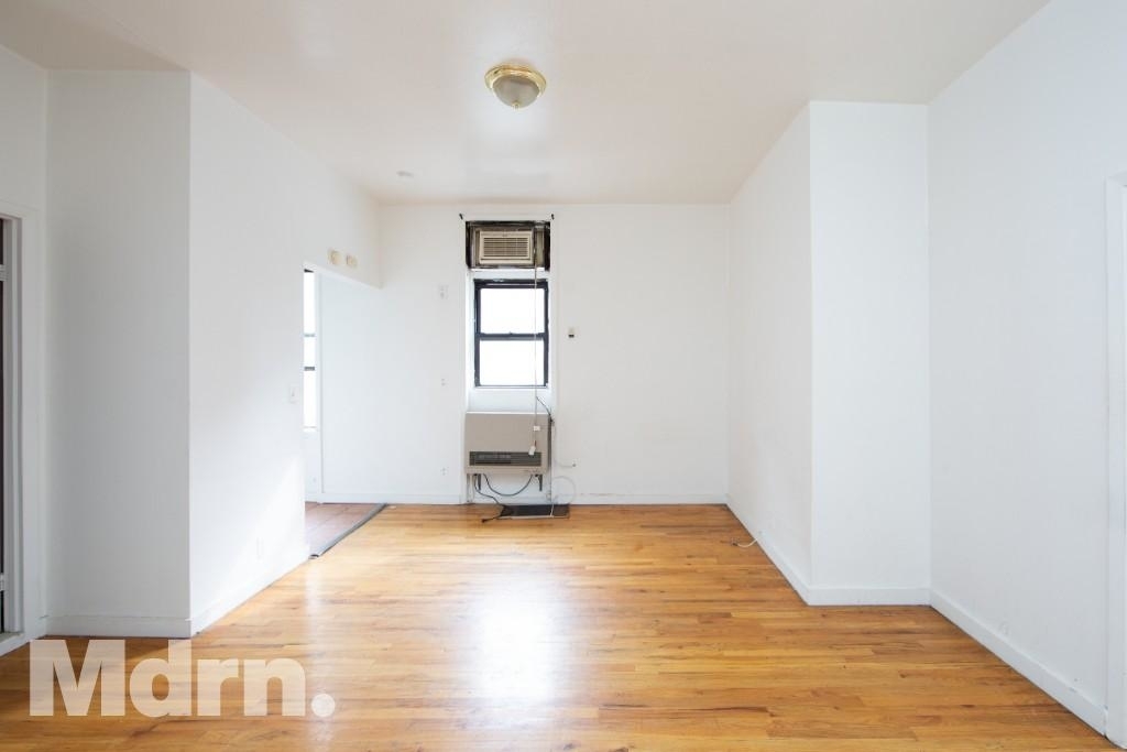 261 West 29th St - Photo 4