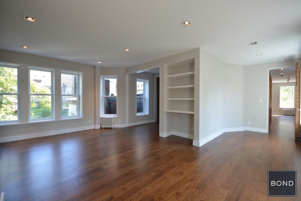 313 West 17th Street - Photo 1