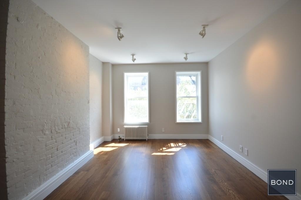 313 West 17th Street - Photo 8