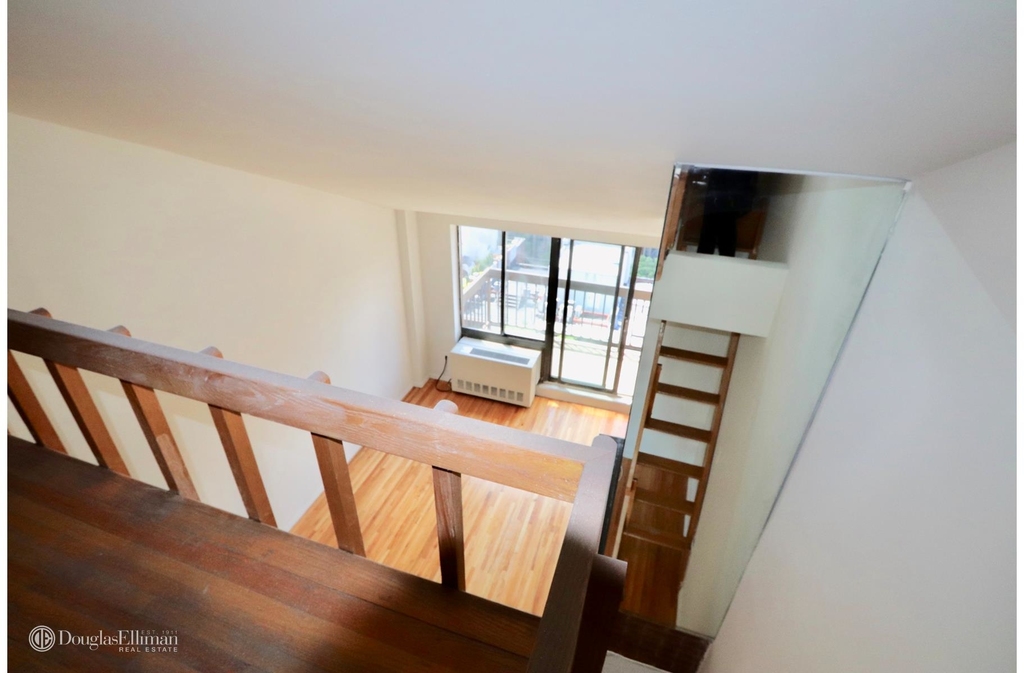 207 East 30th St - Photo 2