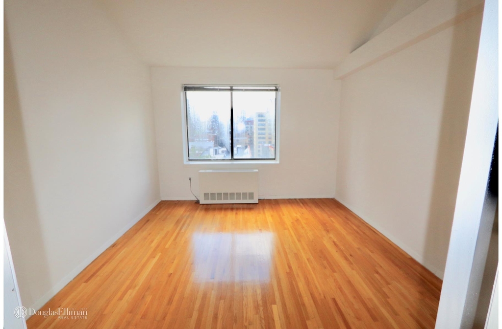 207 East 30th St - Photo 1