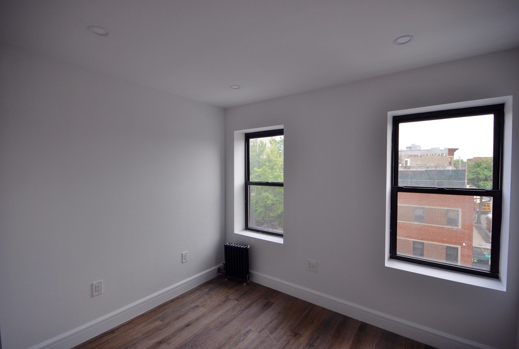 1038 Bedford Ave - Photo 4