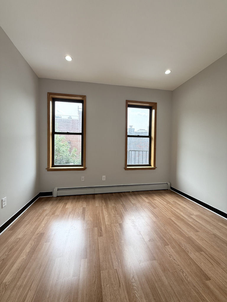 Wyckoff Ave and Dekalb Ave - Photo 2
