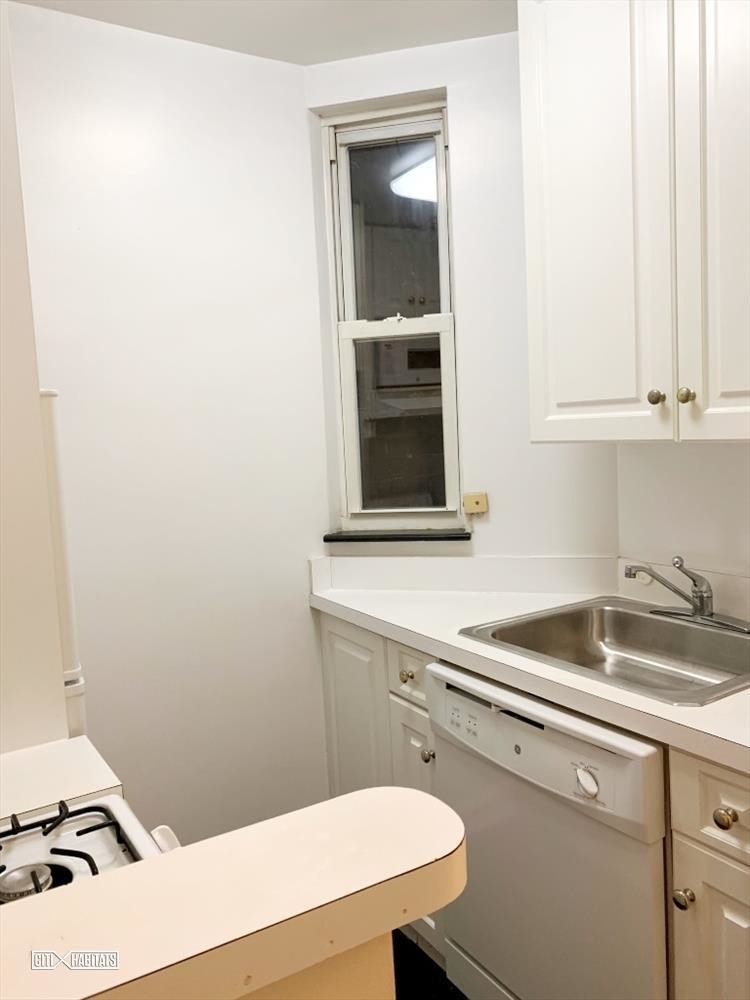 430 East 81st Street - Photo 2