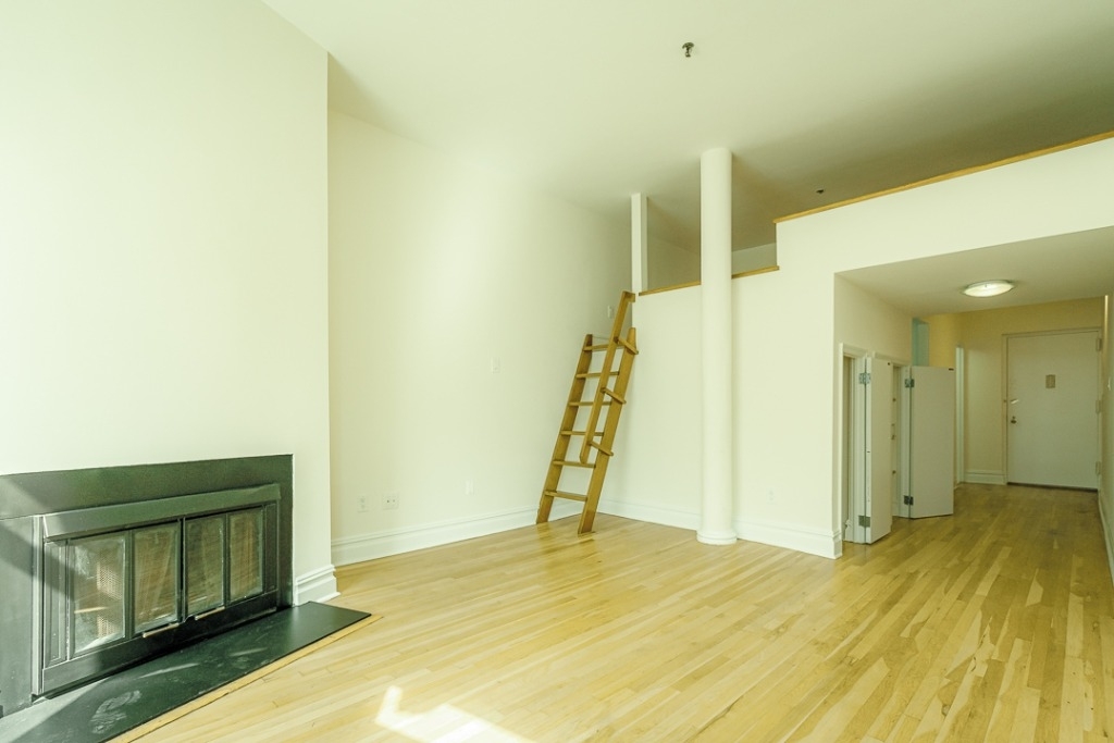 1 Astor PL - Photo 2