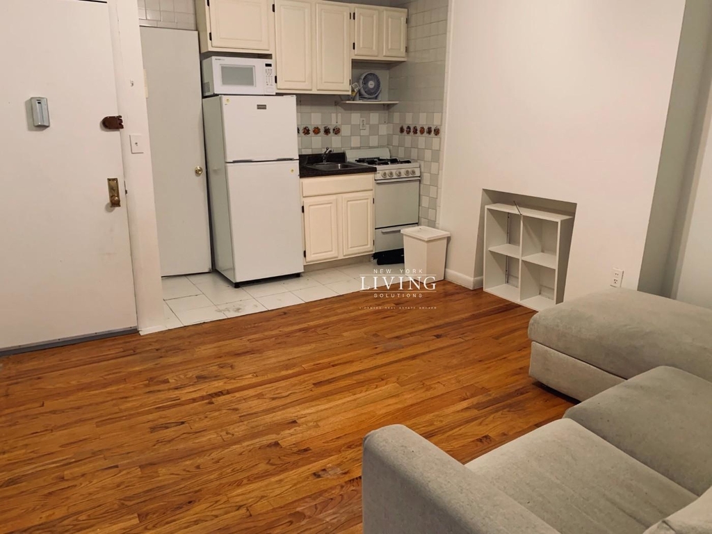 132 Allen St - Photo 8