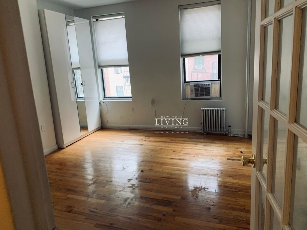 132 Allen St - Photo 6