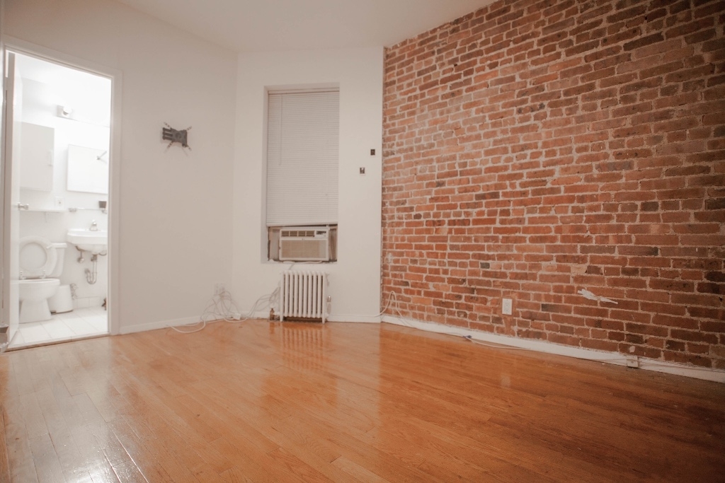 214 East 90th street - Photo 1