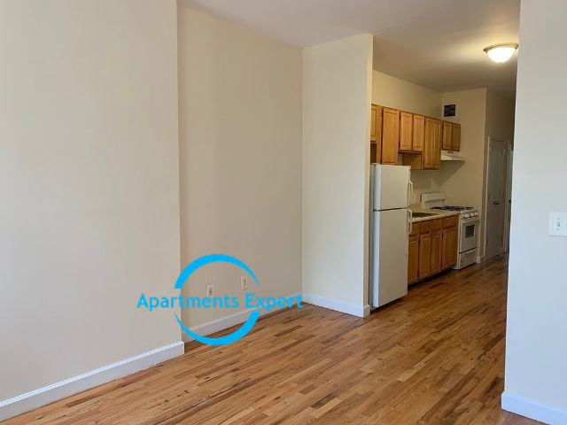 445 Wyona St - Photo 1