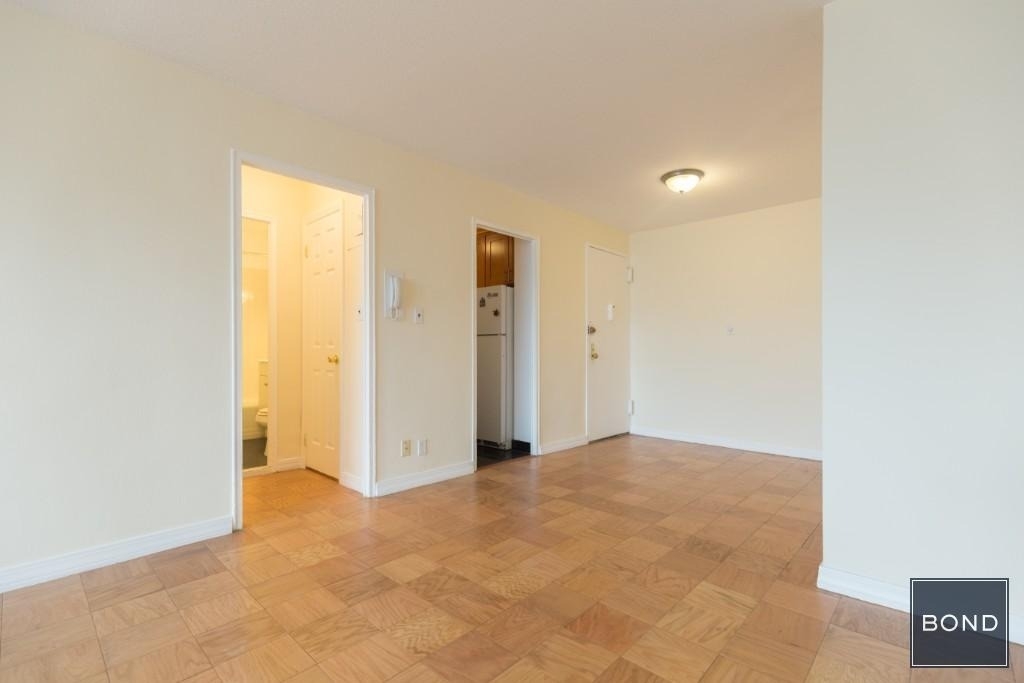 1380 Riverside Drive - Photo 3