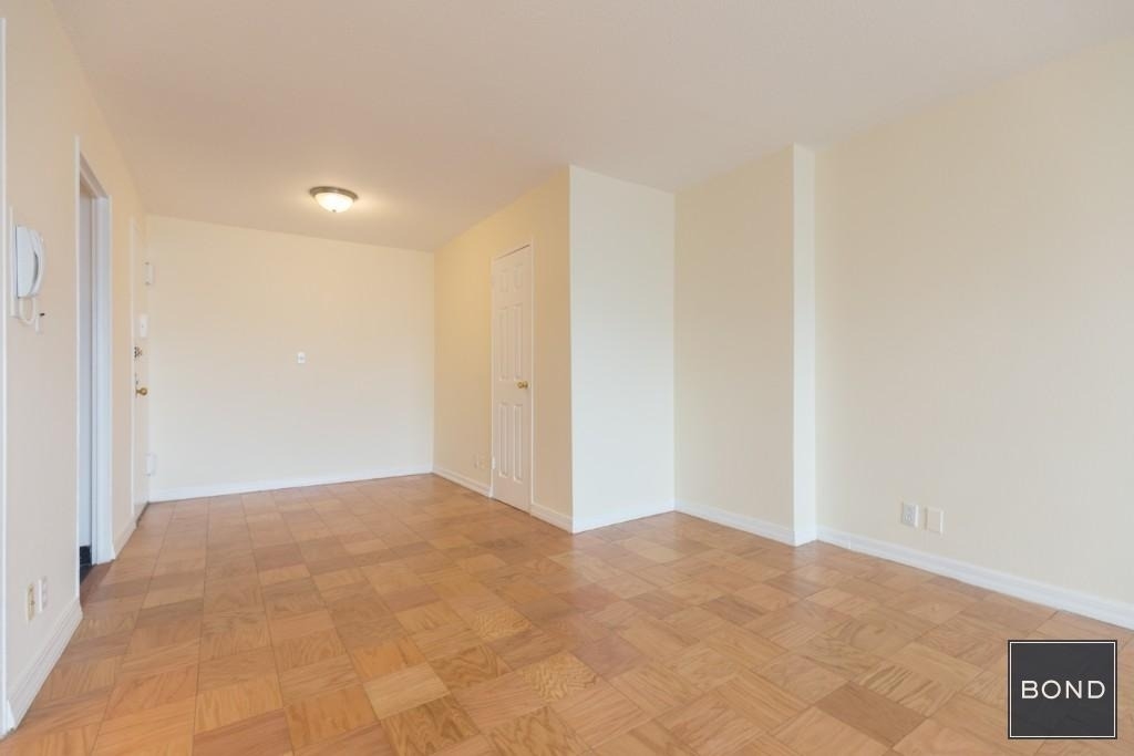 1380 Riverside Drive - Photo 2