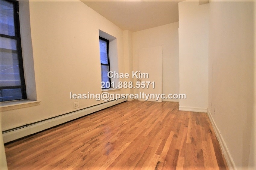 246 Manhattan Ave - Photo 1