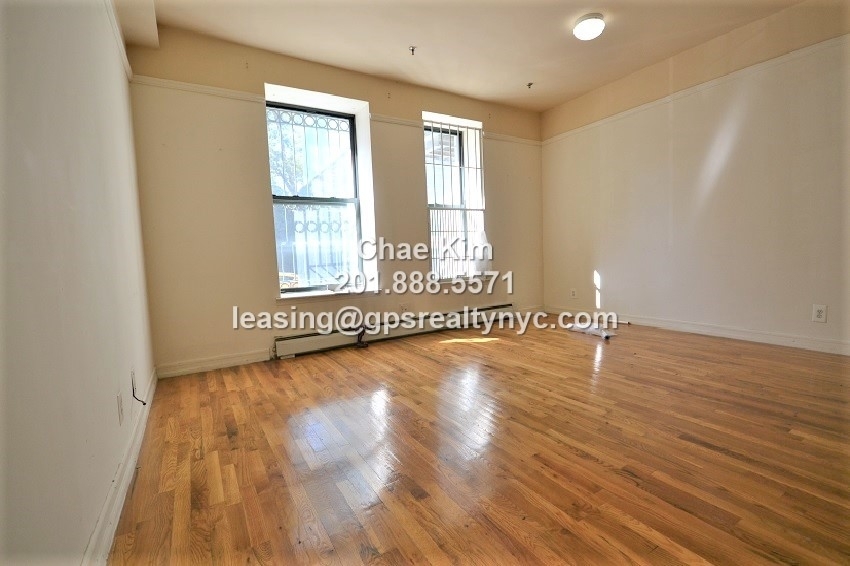 246 Manhattan Ave - Photo 0