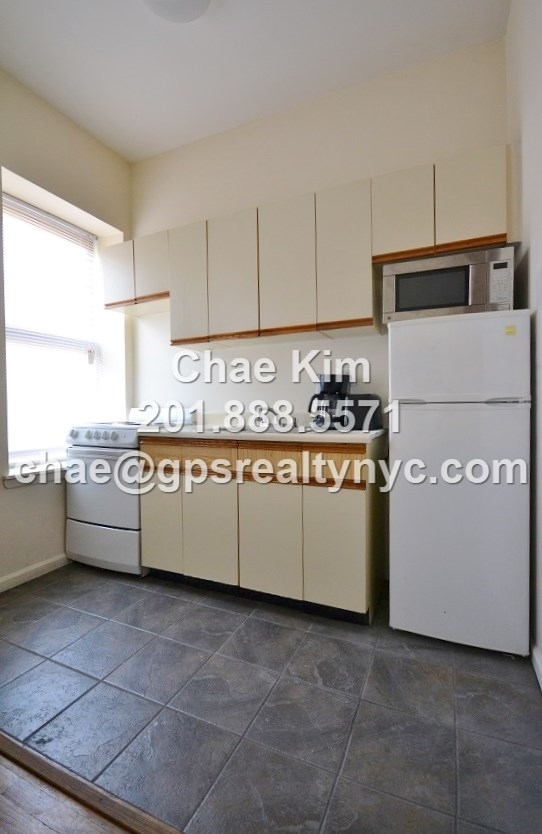 150 Manhattan Avenue - Photo 3