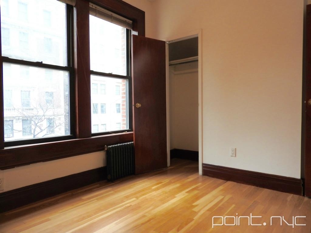 1392 Madison Ave - Photo 4