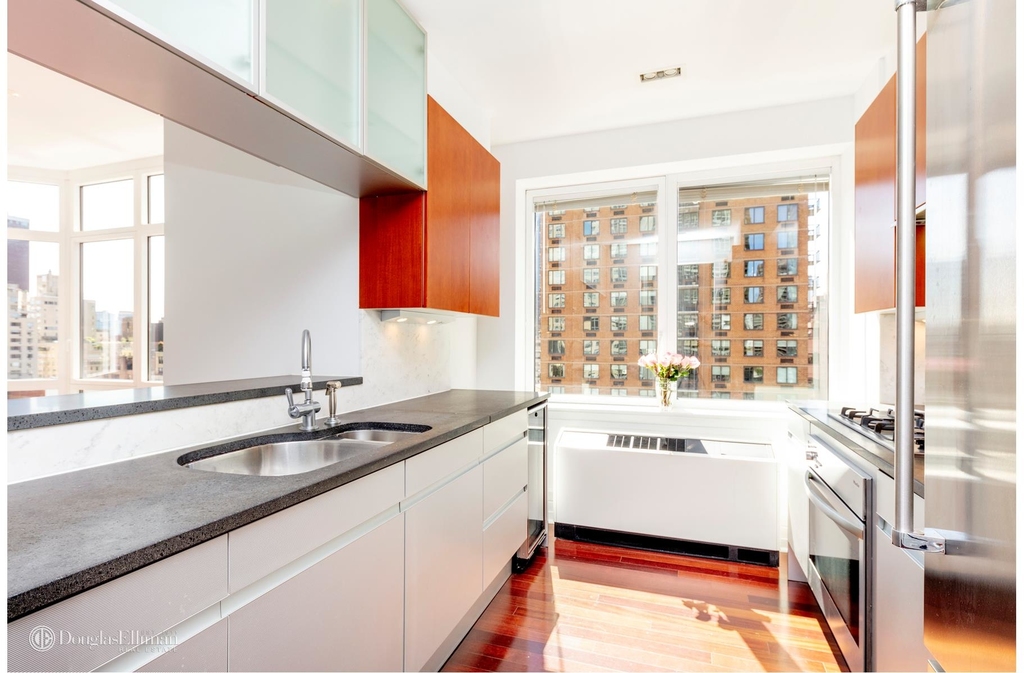 300 East 55th St - Photo 11