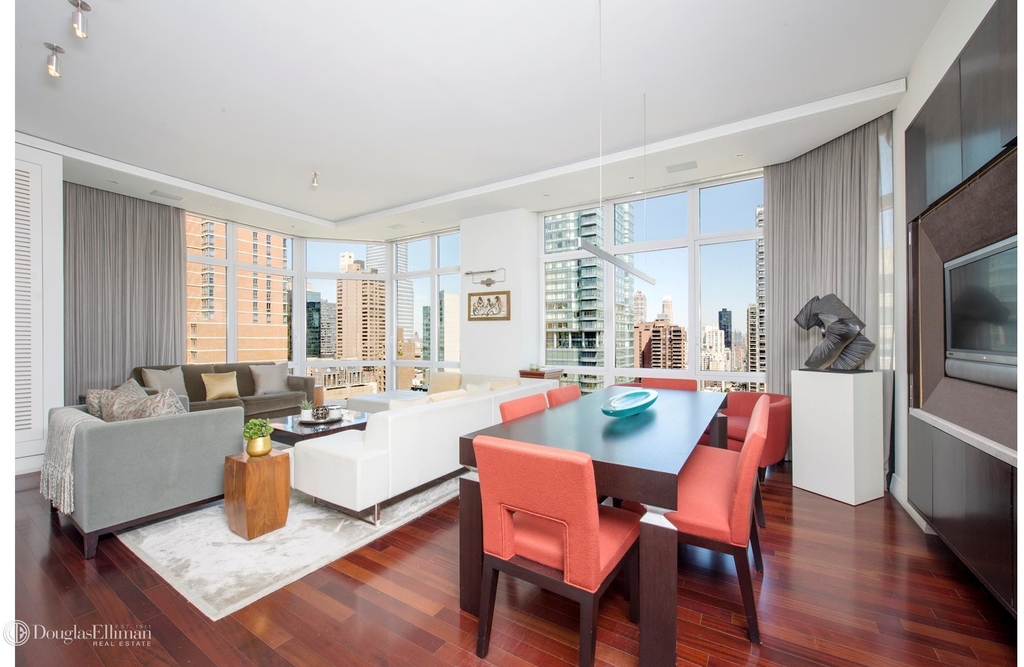 300 East 55th St - Photo 1