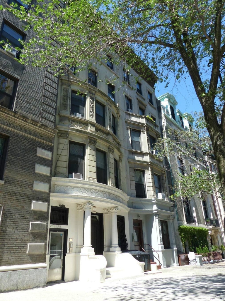 318 West 106th Street - Photo 8