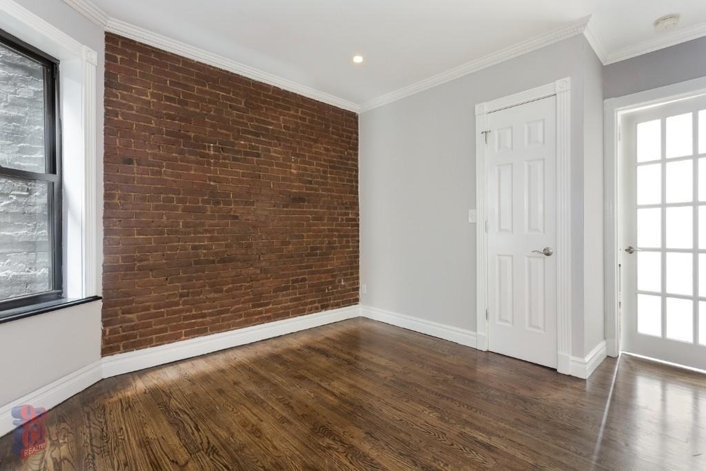 221 E 23rd Street - Photo 2