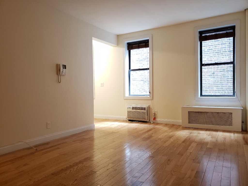 160 East 28th Street - Photo 1