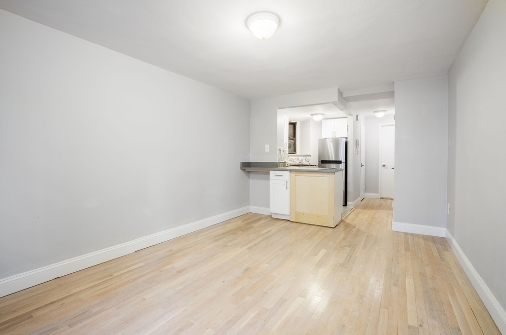 225 East 82nd Street - Photo 5