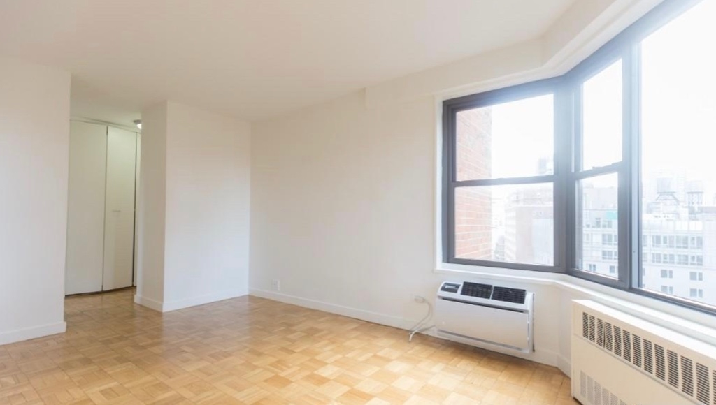 Fourth Avenue **NO FEE** Prime West Village Location!!  - Photo 2