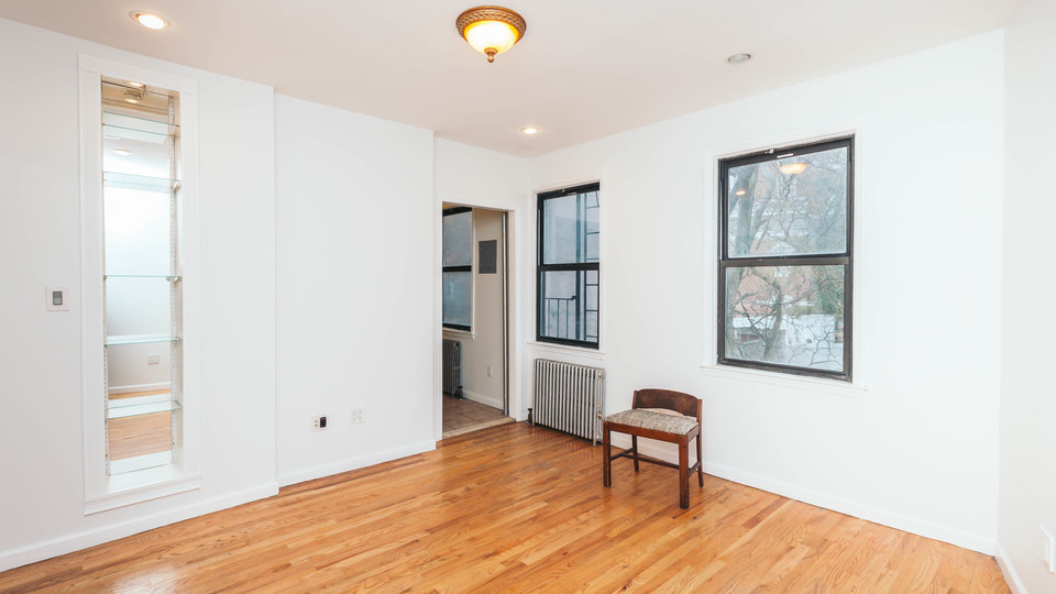 172 greenpoint ave - Photo 1