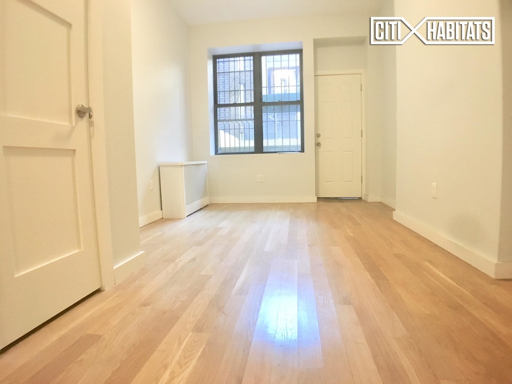 238 East 22th Street - Photo 1