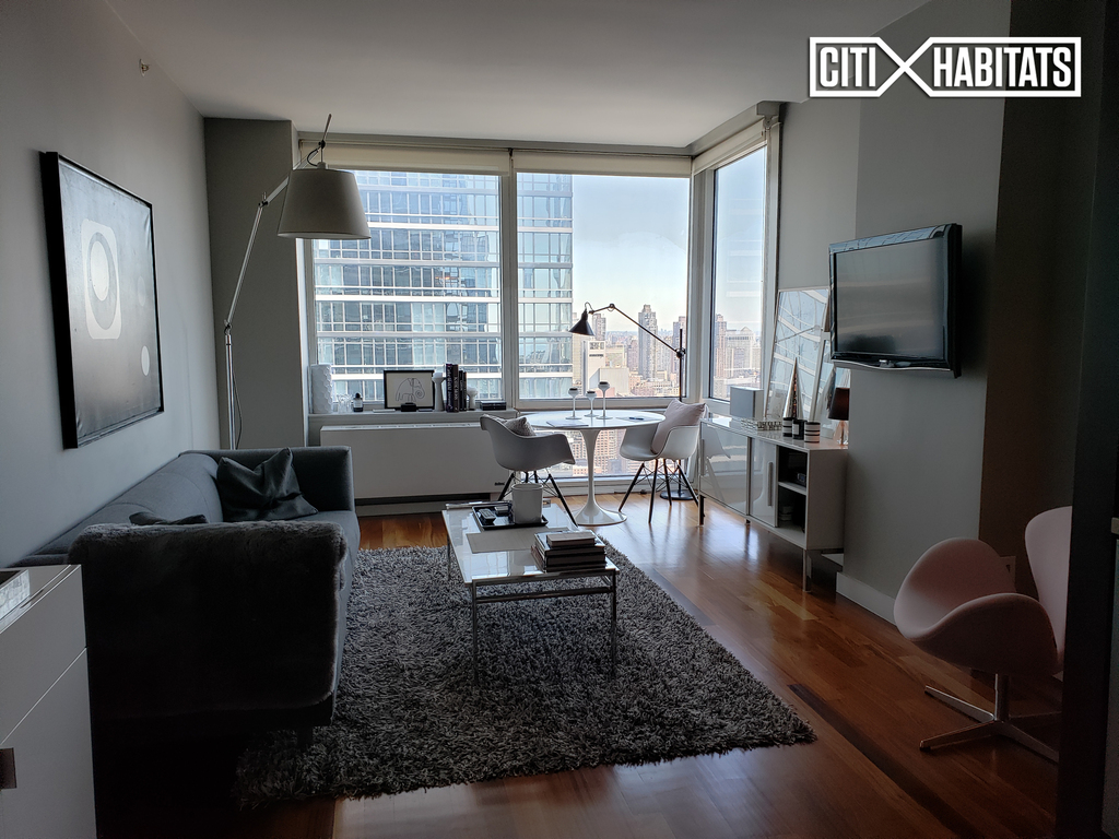 610 West 42nd Street - Photo 0