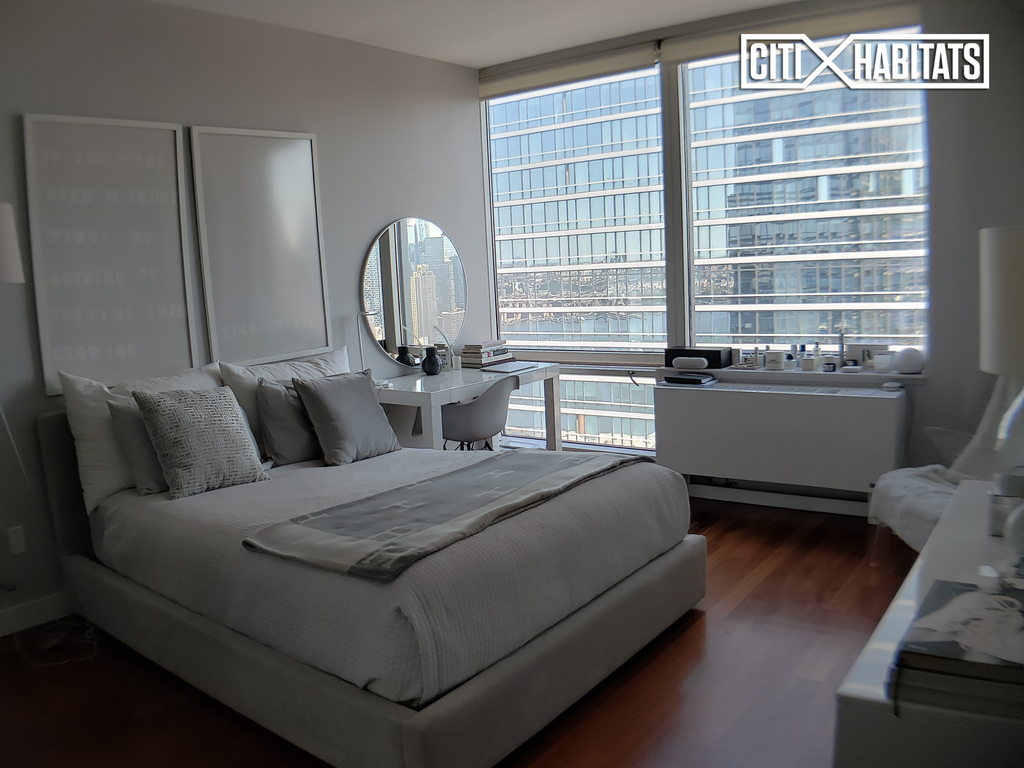 610 West 42nd Street - Photo 1