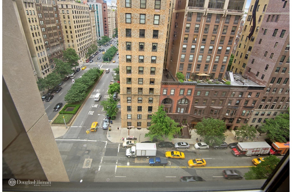 900 Park Avenue - Photo 3