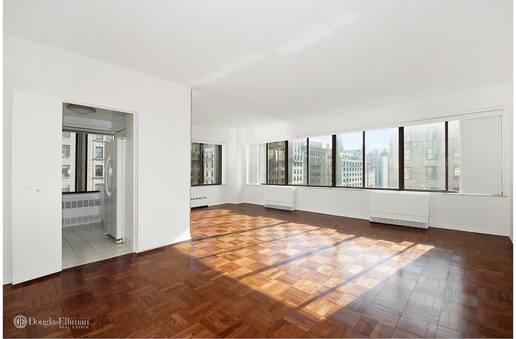 900 Park Avenue - Photo 1