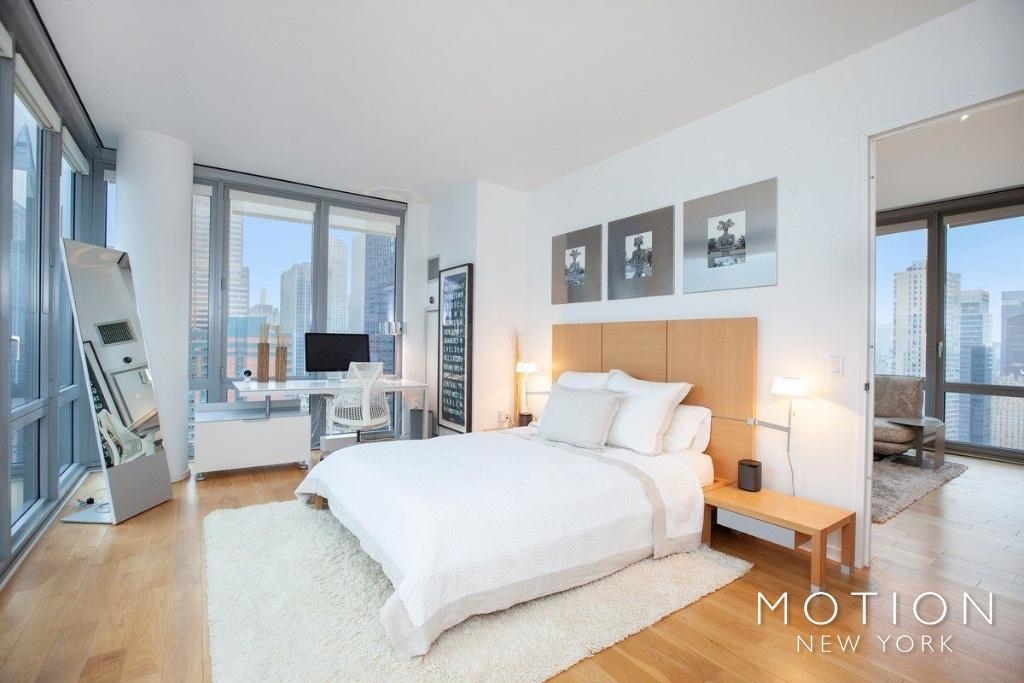 450 West 42nd Street - Photo 1