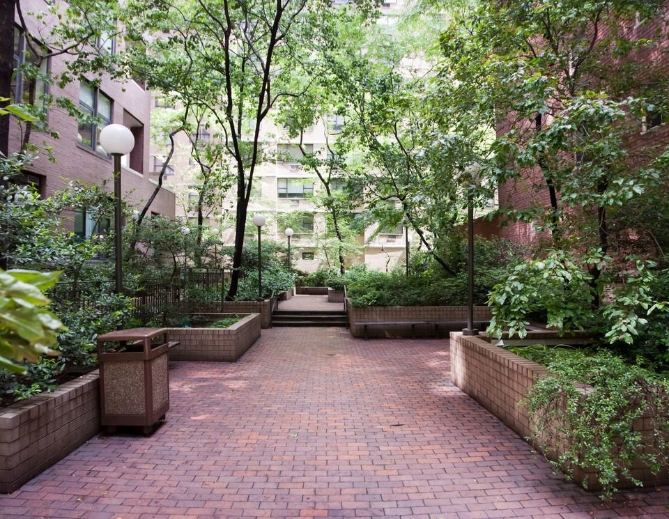 320 East 46th Street - Photo 7