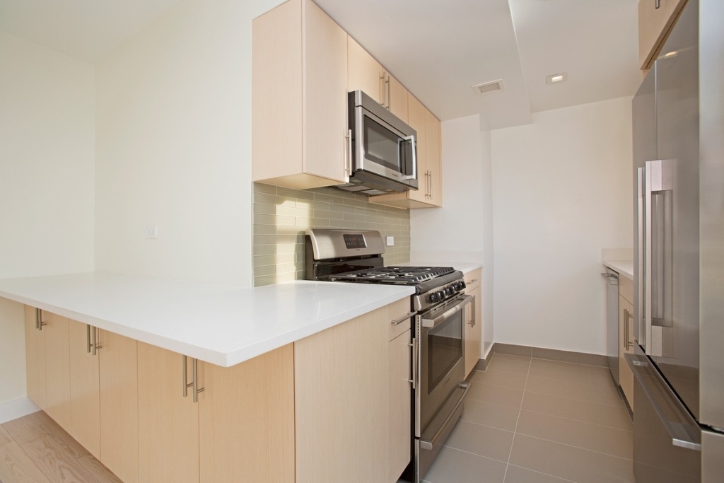 110 Horatio Street - Photo 2