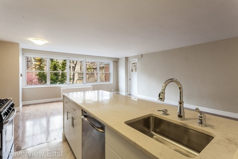 251 East 32nd Street - Photo 2