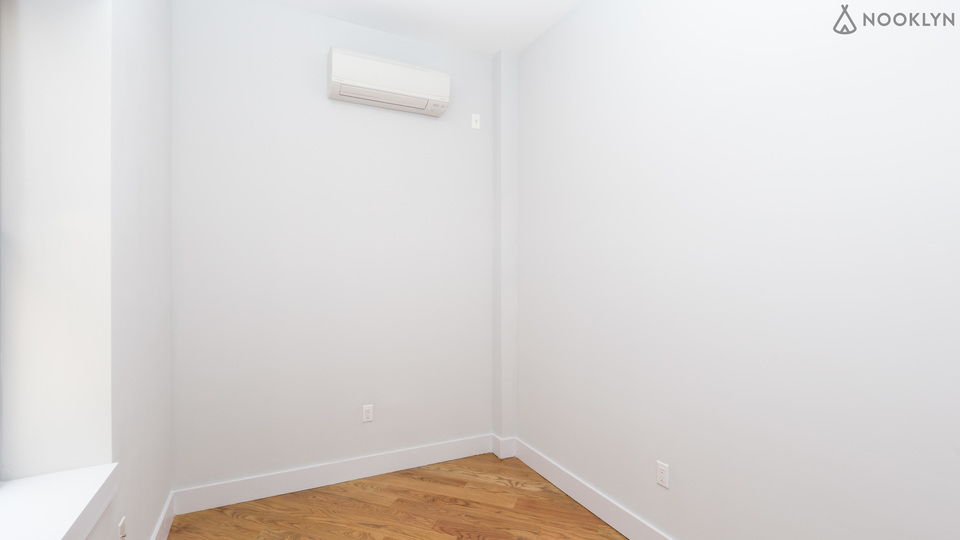 677 Vanderbilt ave - Photo 3