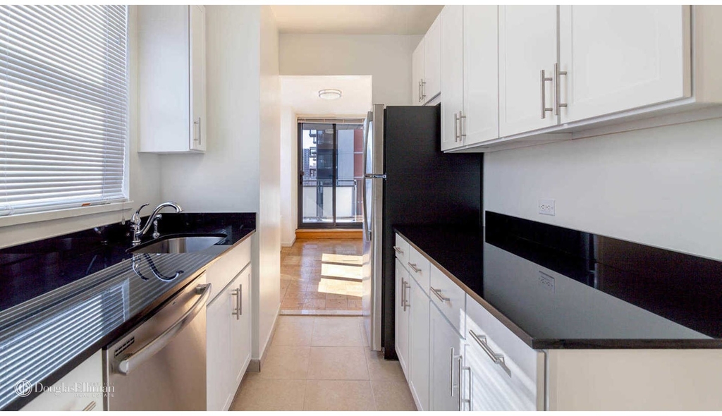 245 East 40th St - Photo 2