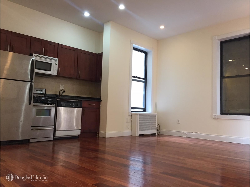 274 West 19th St - Photo 0