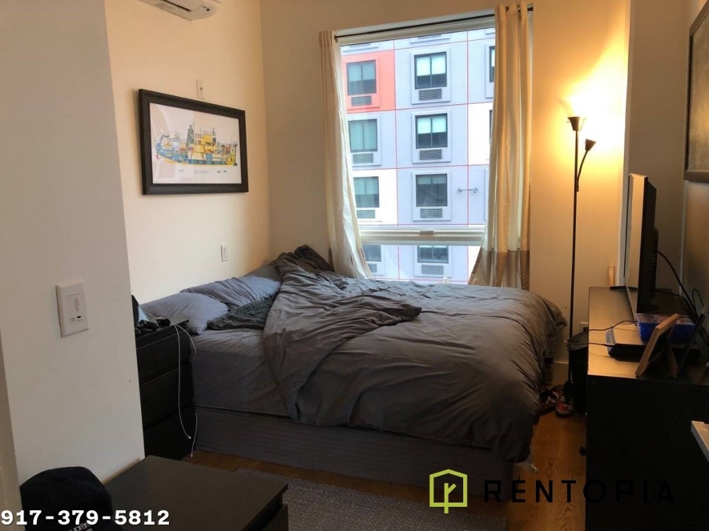 810 Flushing Avenue - Photo 2