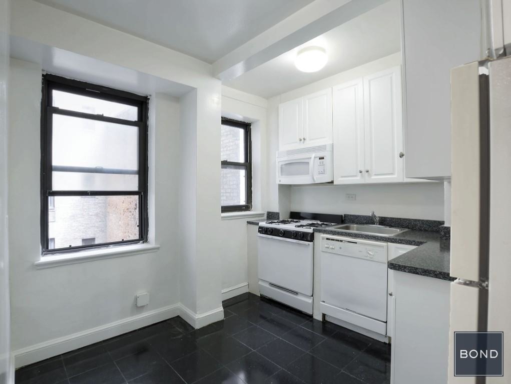 Marvelous Midtown East 3 BR! - Photo 8