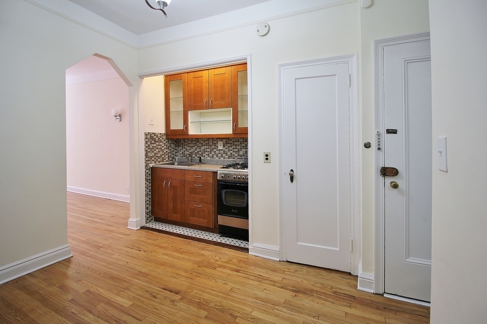 231 East 34th Street - Photo 1