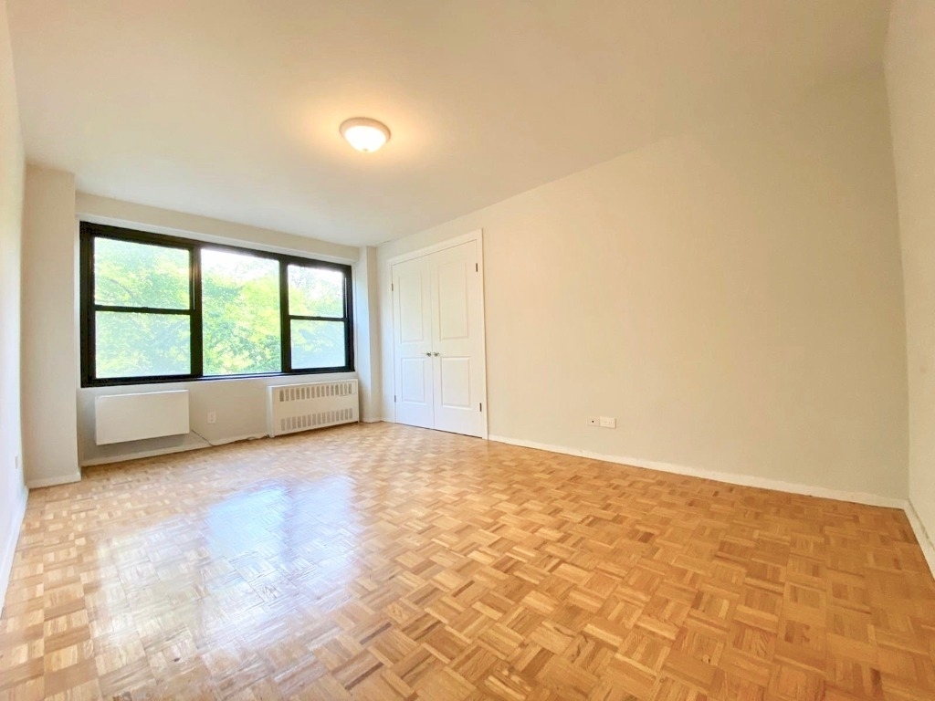 160 Parkside Ave  - Photo 5