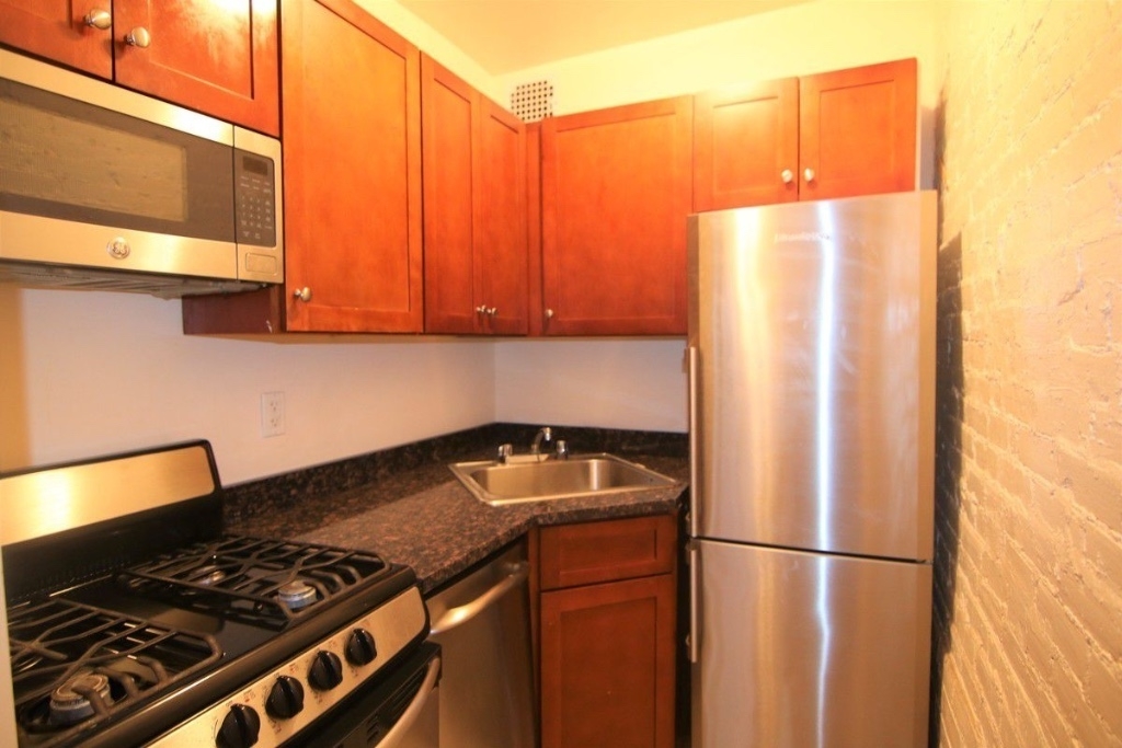 457 West 50th Street - Photo 1