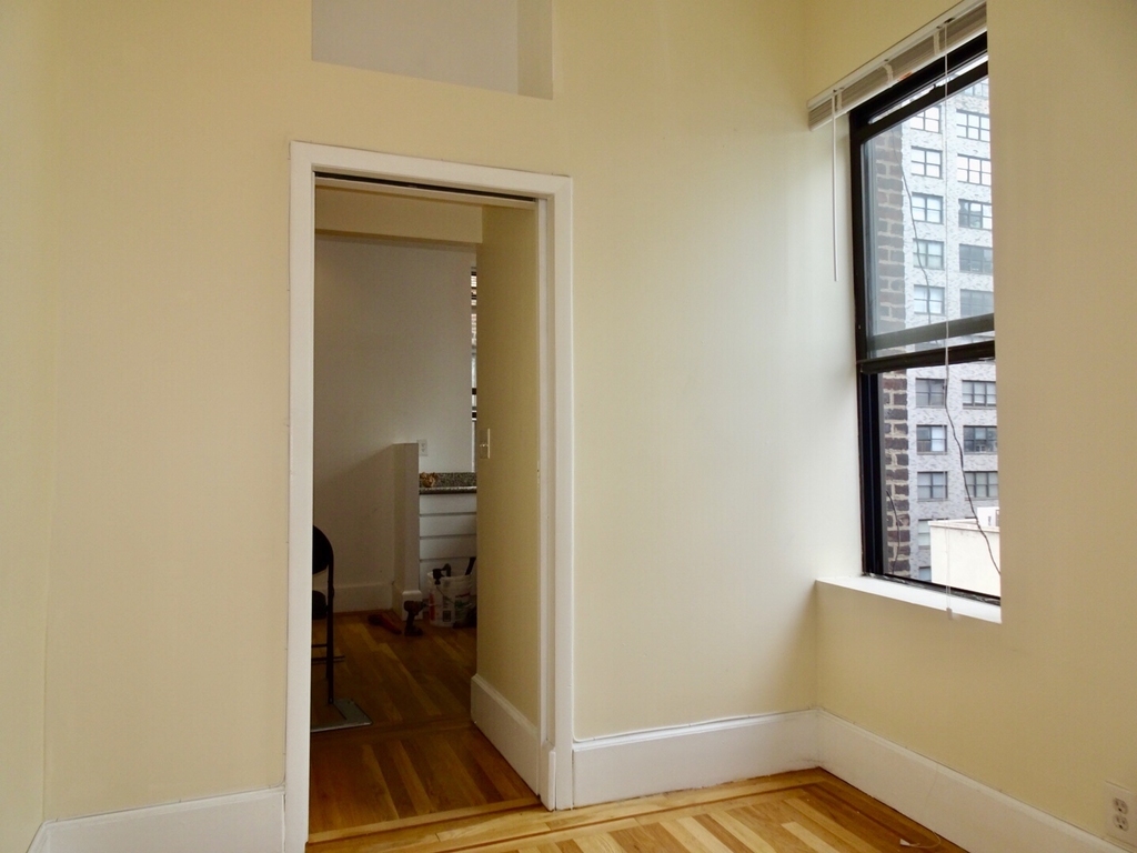 East 58th Street - Photo 10