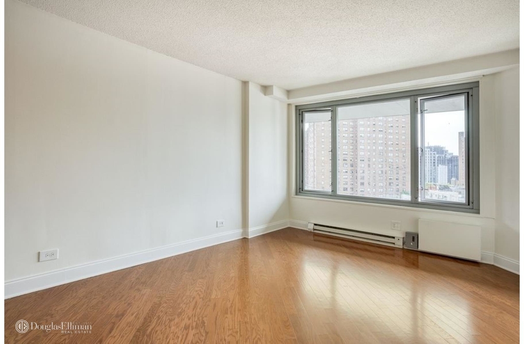 1295 Fifth Avenue - Photo 0