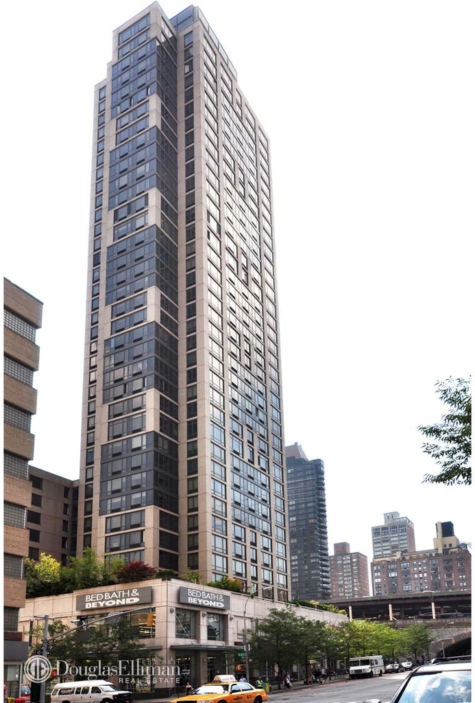 401 East 60th St - Photo 6